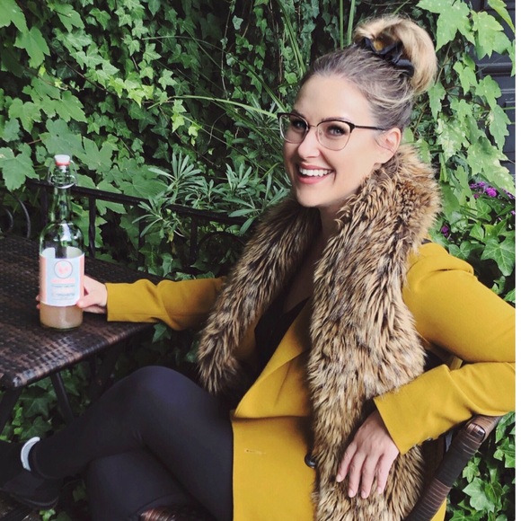 Meet your Posher, Reina - Picture 1 of 1